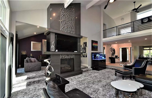 Two-sided fireplace